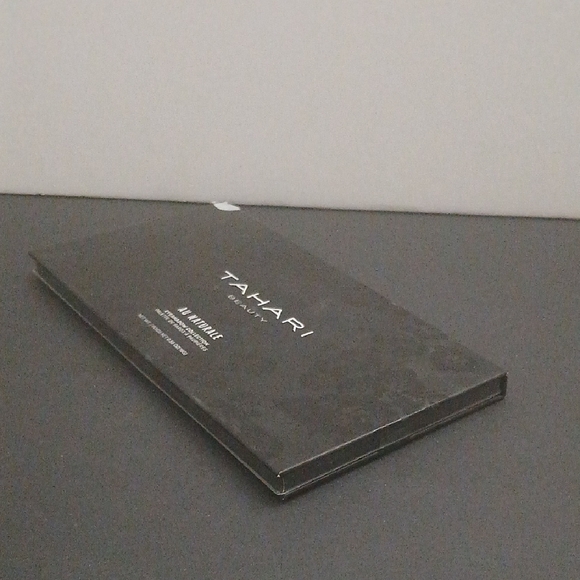 Tahari Beauty Au Naturale Palette in Black - Picture 2 of 4